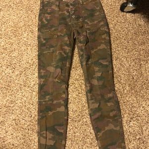 ❤️ Anthropologie High waist skinny camo pants